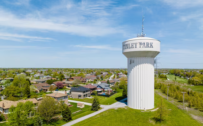 Residential streets and homes in Tinley Park, Illinois