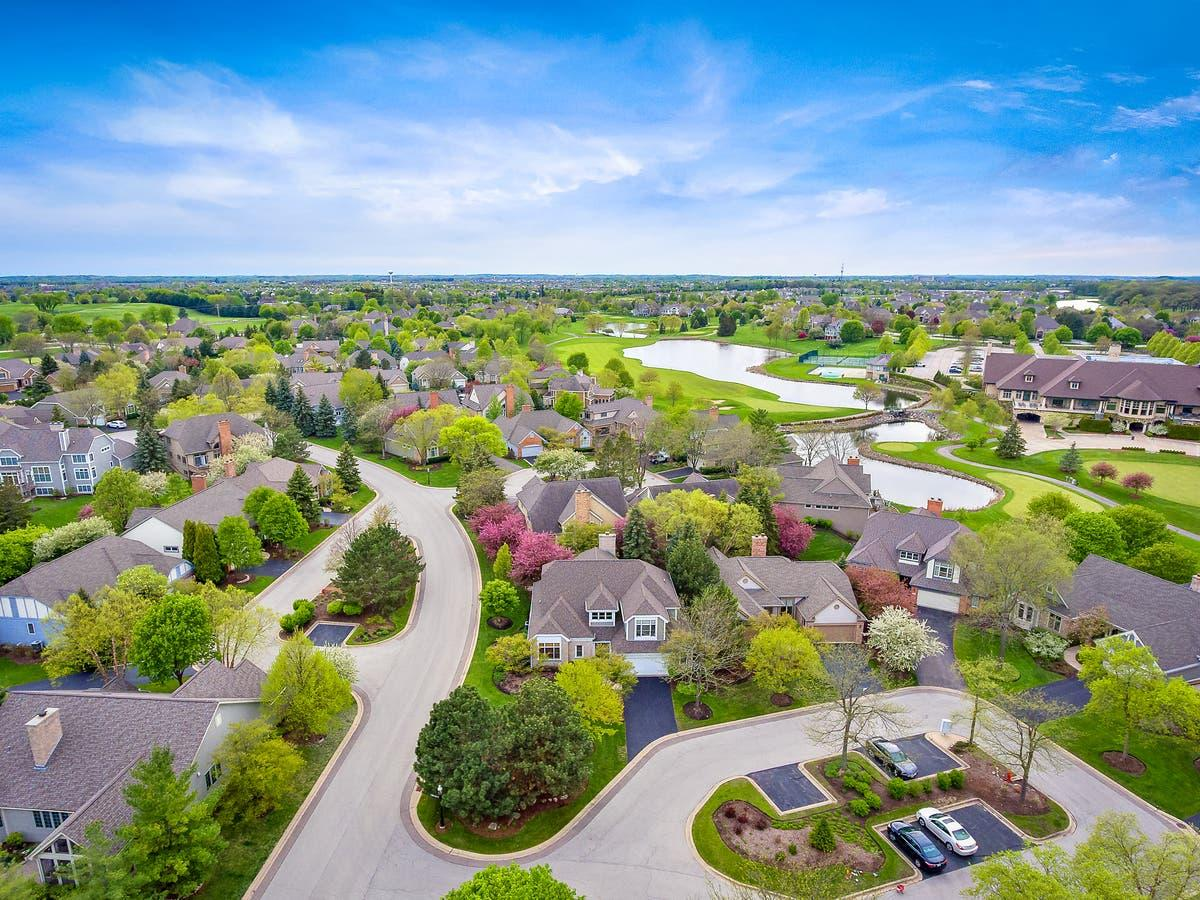 Residential streets and homes in Homer Glen, Illinois
